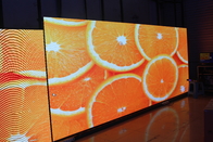 A parede video interna do diodo emissor de luz de P7.62mm, exposição de parede da cortina do diodo emissor de luz pendura acima a instalação